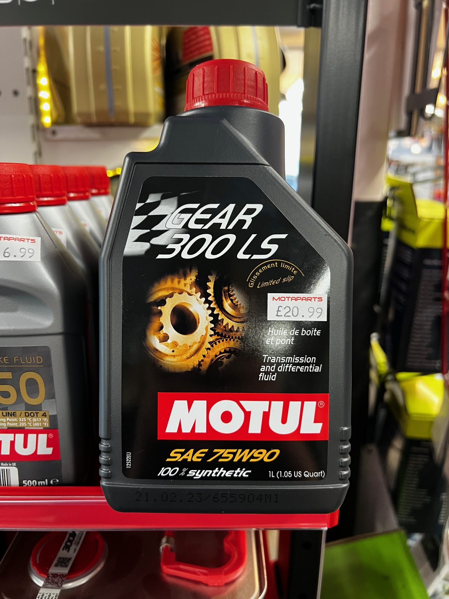 thumbnail image 2 of Motul Gear 300 LS 75W90 100% Synthetic Transmission & Differential Fluid – 2 Liter (2 X 1L) 2 of 5